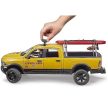 Bruder RAM 2500 Power Wagon Lifeguard figurával, evezős deszkával, fény- és hangmodullal - KP JÁTÉK