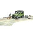 Bruder Land Rover Defender terepjáró erdésszel és kutyával - KP JÁTÉK