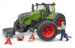 Bruder Fendt 1050 Vario traktor munkással és szervizberendezéssel - KP JÁTÉK