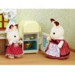Sylvanian Families Csoki nyuszi mama hűtőszekrénnyel - KP JÁTÉK