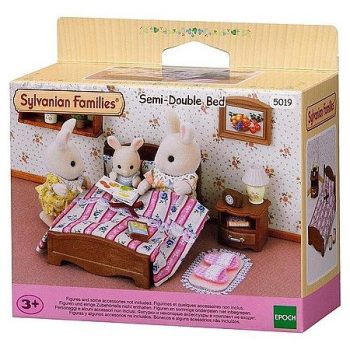Sylvanian Families Franciaágy éjjeliszekrénnyel - KP JÁTÉK