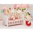 Sylvanian Families Kiságy hármasikreknek forgó körhintával - KP JÁTÉK
