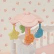 Sylvanian Families Kiságy hármasikreknek forgó körhintával - KP JÁTÉK